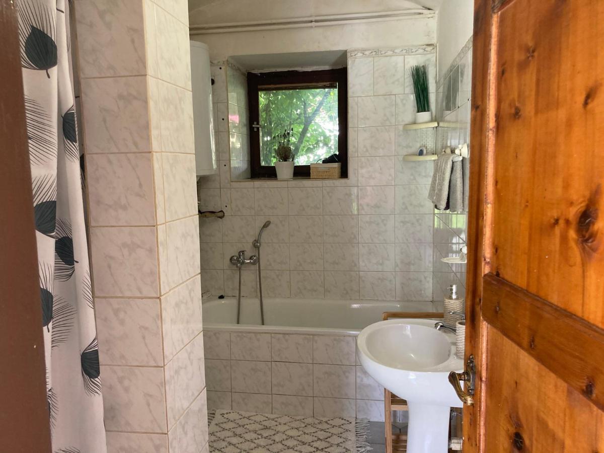 Ostresany Prijemny Apartman Se Zahradou מראה חיצוני תמונה