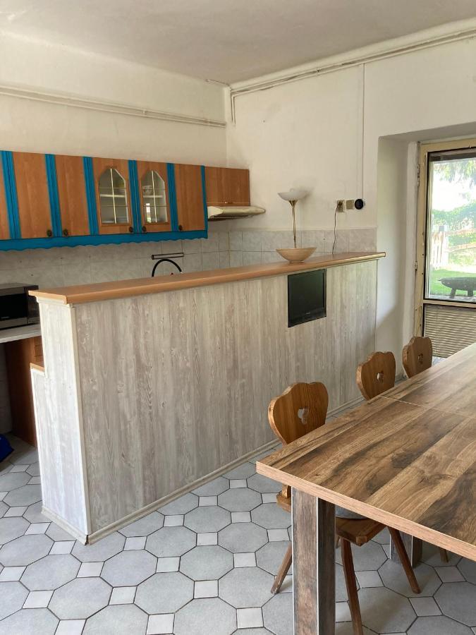 Ostresany Prijemny Apartman Se Zahradou מראה חיצוני תמונה