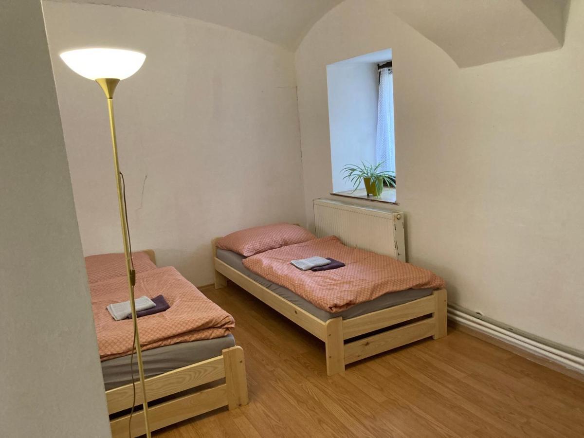 Ostresany Prijemny Apartman Se Zahradou מראה חיצוני תמונה